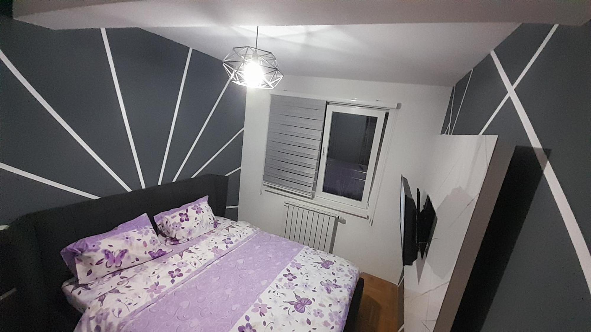 Lux Neom Apartman, Stup,